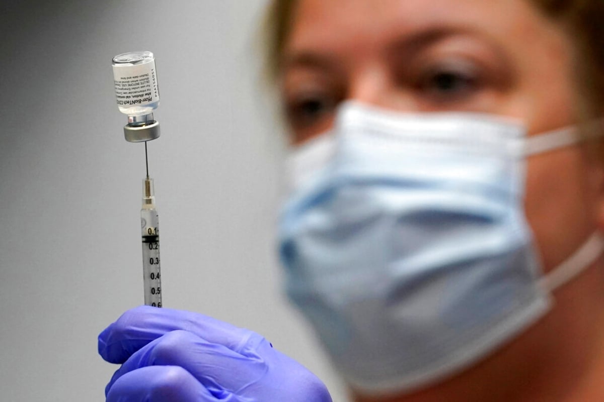 FDA aprueba tercera dosis de Pfizer para mayores de 65 años y otros casos