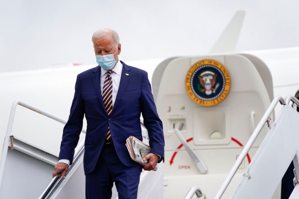 Administración de Biden anuncia cuándo suavizará restricciones de viaje y qué exigirá a viajeros