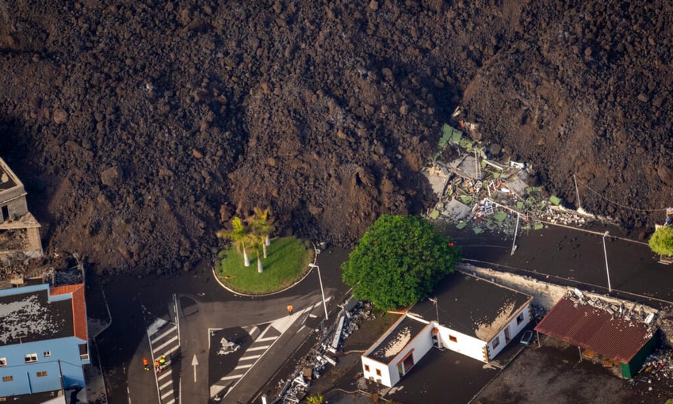 ¿Milagro en plena erupción del volcán? Misteriosa casa se salva de la lava