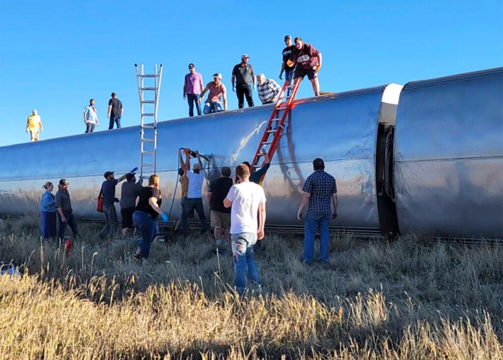 Descarrilamiento de tren en Montana dejó al menos tres muertos y varios heridos