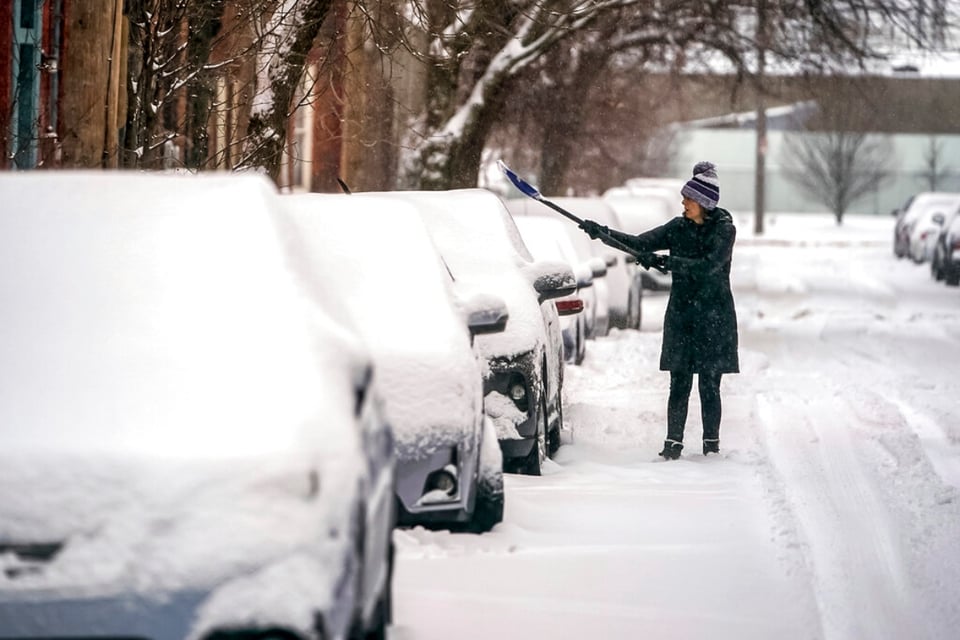 Tormenta invernal obliga a cancelar miles de vuelos y pone en alerta a millones en EEUU