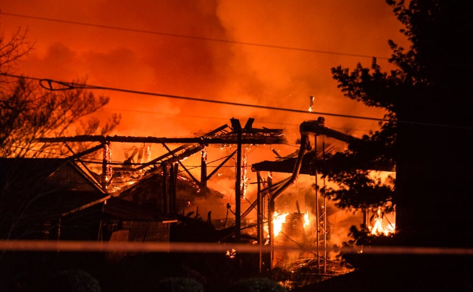 Ordenan evacuar por incendio en planta de fertilizantes que podría causar explosión