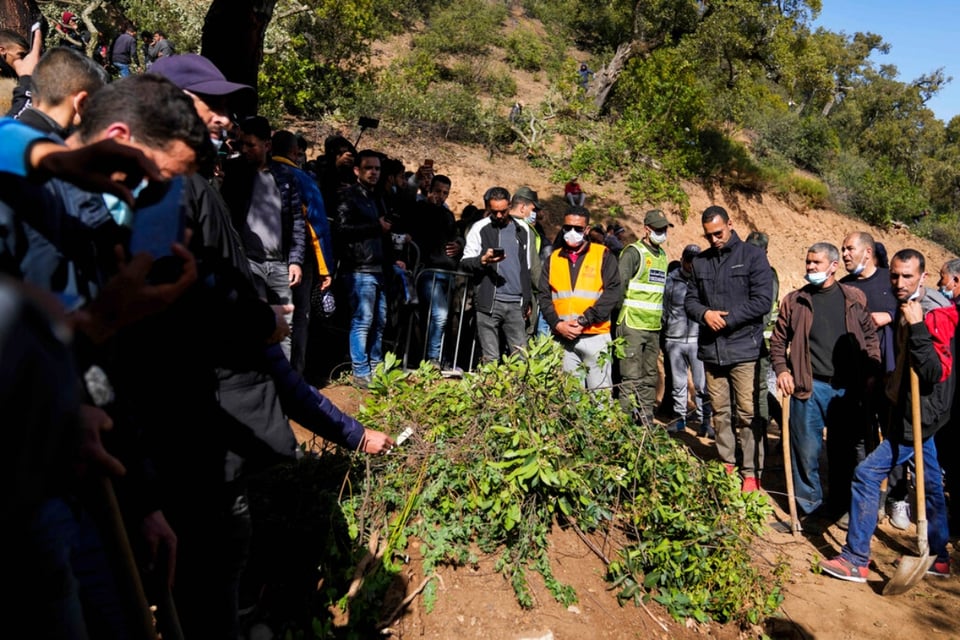 Cientos de personas acudieron al funeral de Rayan, el niño que cayó a un pozo