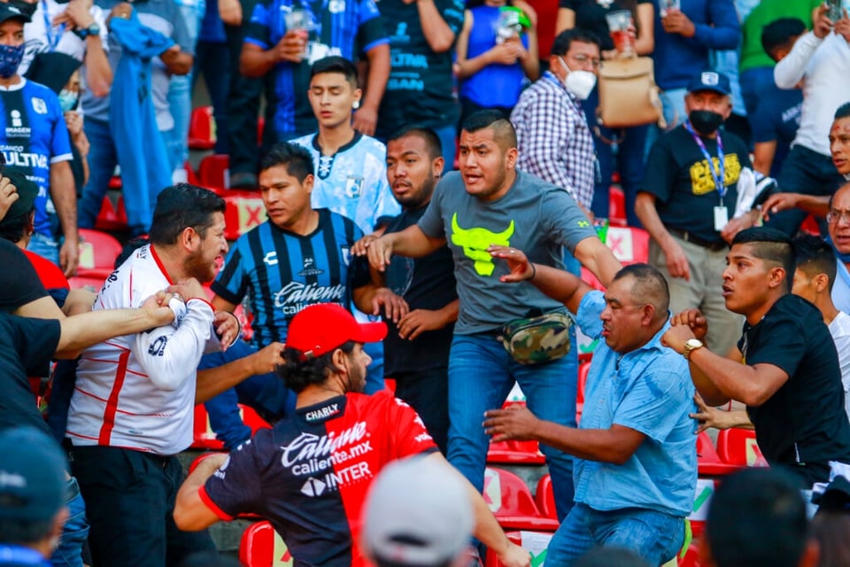 Anuncian órdenes de aprehensión tras tragedia en estadio de Querétaro