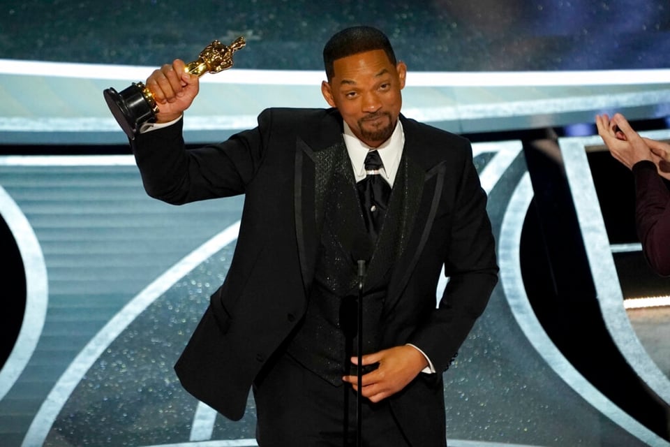 Resurge video de Will Smith donde enseña a un niño a recibir una cachetada