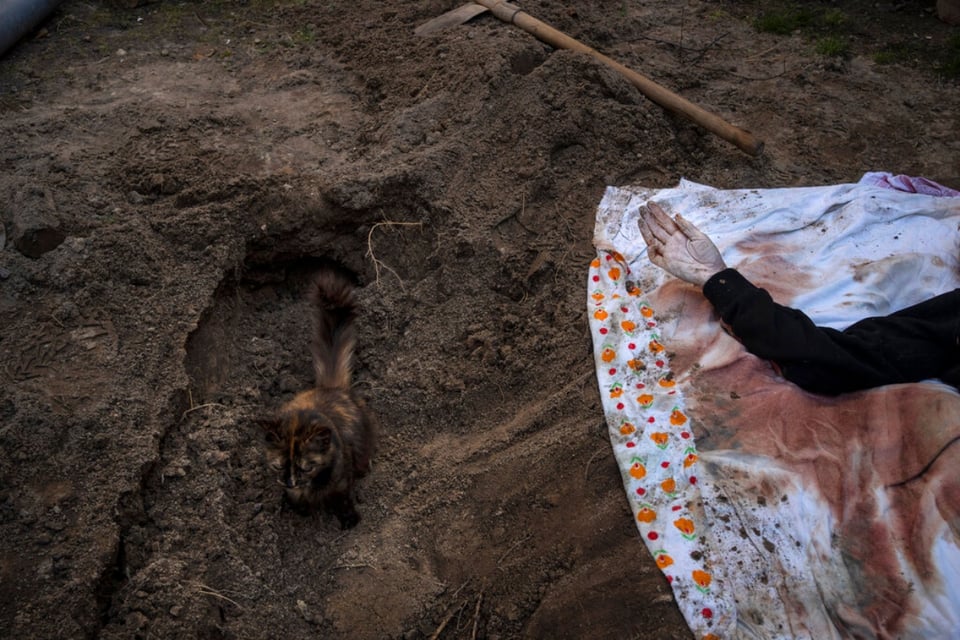 Hallan más de 900 cadáveres alrededor de Kiev: Rusia envía advertencia a EEUU