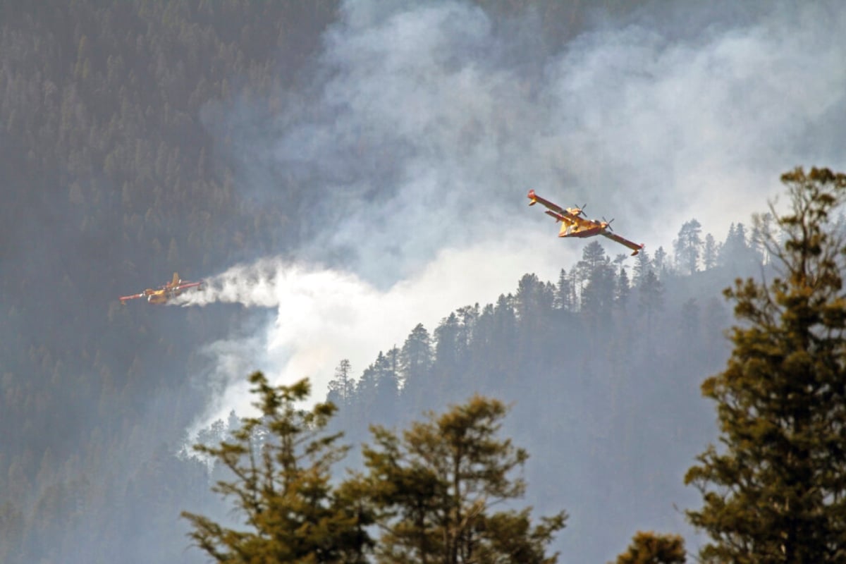 Residentes en Nuevo México se preparan para huir del incendio forestal más grande en EEUU