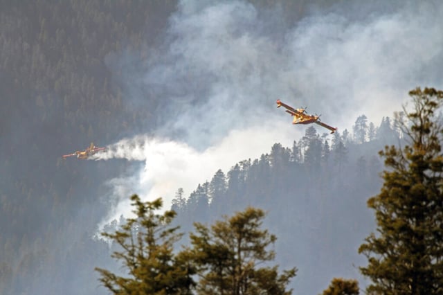 Residentes en Nuevo México se preparan para huir del incendio forestal más grande en EEUU