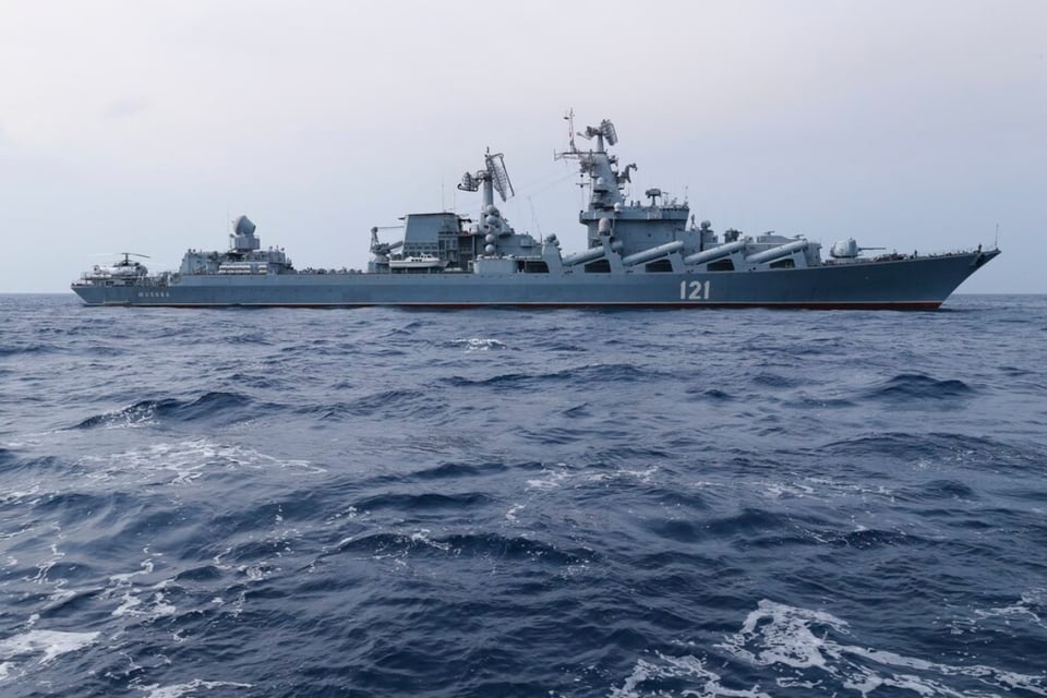 Se incendia nuevo buque de Putin tras ataque ucraniano