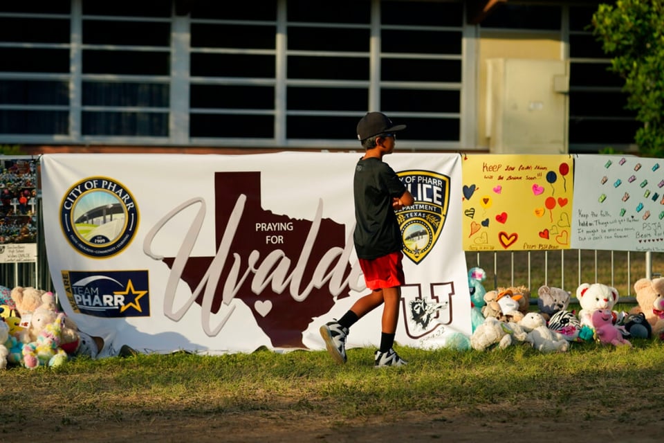 Khloie Torres, de 10 años, intentó desesperadamente salvar a su maestra en Uvalde: “Todavía está viva”