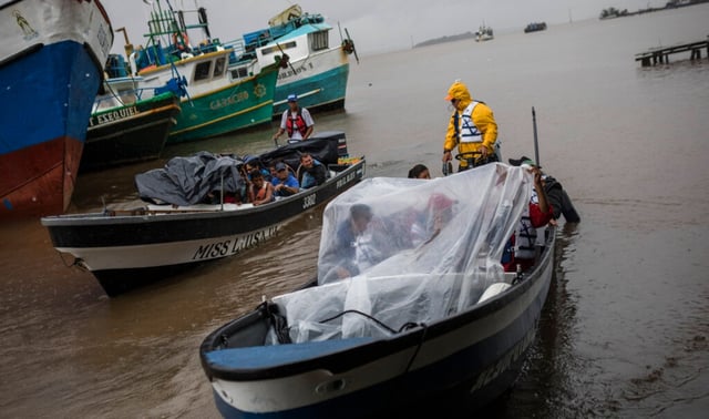 Tormenta tropical Bonnie golpea y amenaza con convertirse en huracán
