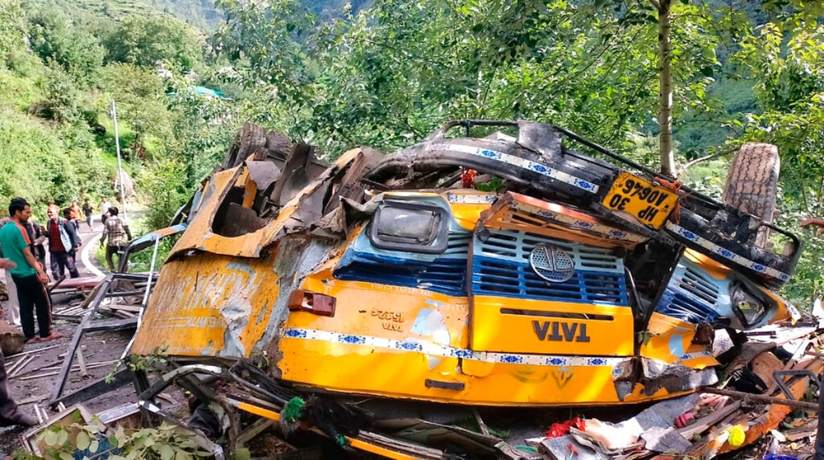 Terrible choque de autobús escolar deja niños heridos de gravedad