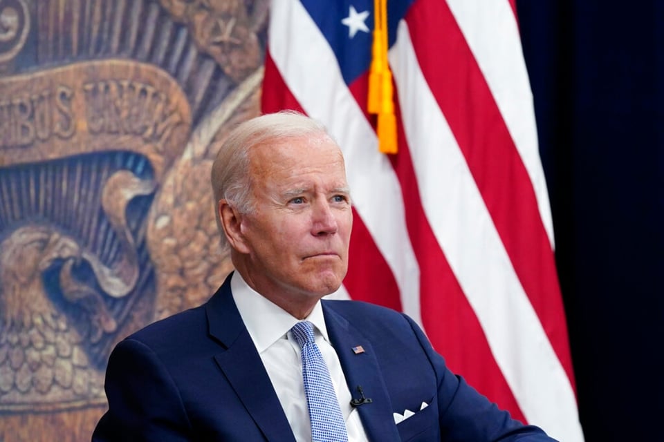Biden sigue dando positivo al Covid-19 y regresa su tos