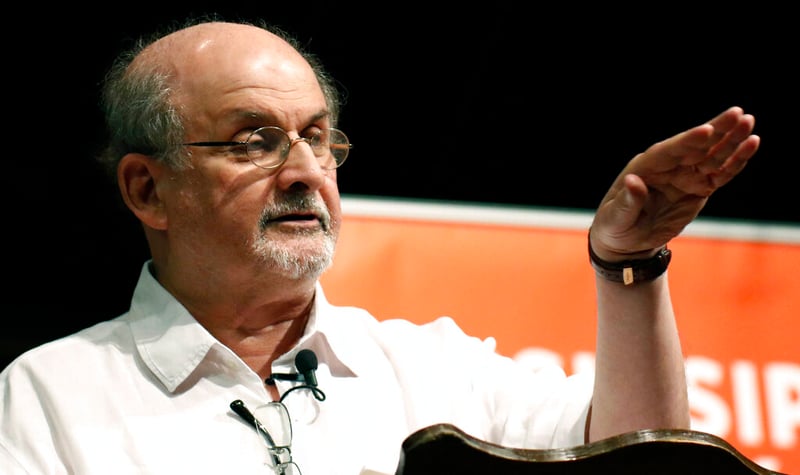 Salman Rushdie fue atacado