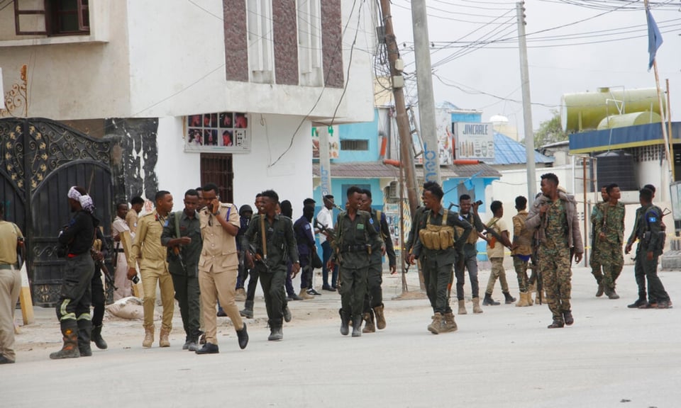 Al menos 40 muertos tras más de 30 horas de ataque armado en hotel de Somalia