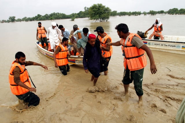 Inundaciones en Pakistán ya dejan más de 1,000 muertos