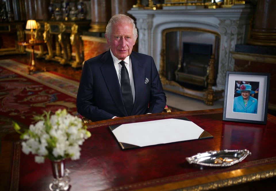 ¿Quién es el siguiente en la línea de sucesión tras la muerte de la Reina Isabel II? featured image