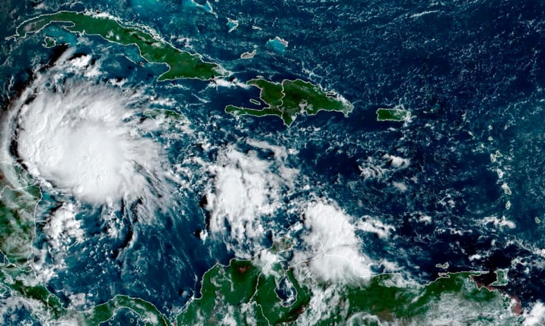 Tropical storm Lisa advances towards the coasts of Central America