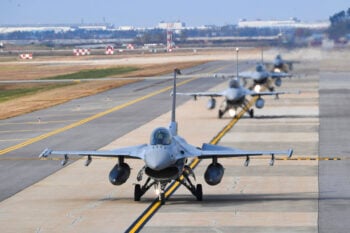 Avión se estrella en aeropuerto