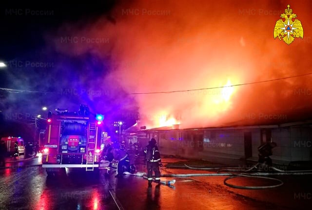 Incendio causado por bengala deja al menos 15 muertos en un café de Rusia