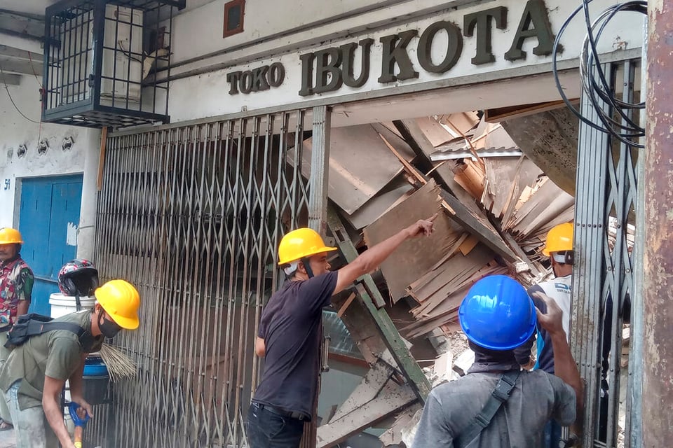Catastrófico sismo en Indonesia: Reportan más de 160 muertos (FOTOS)