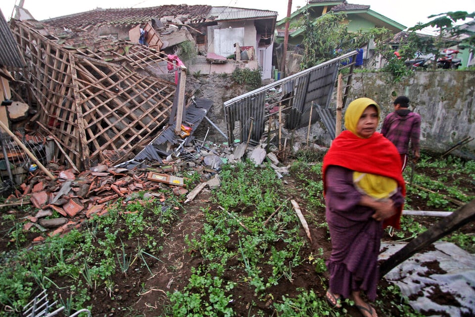 Sismo en Indonesia muertos