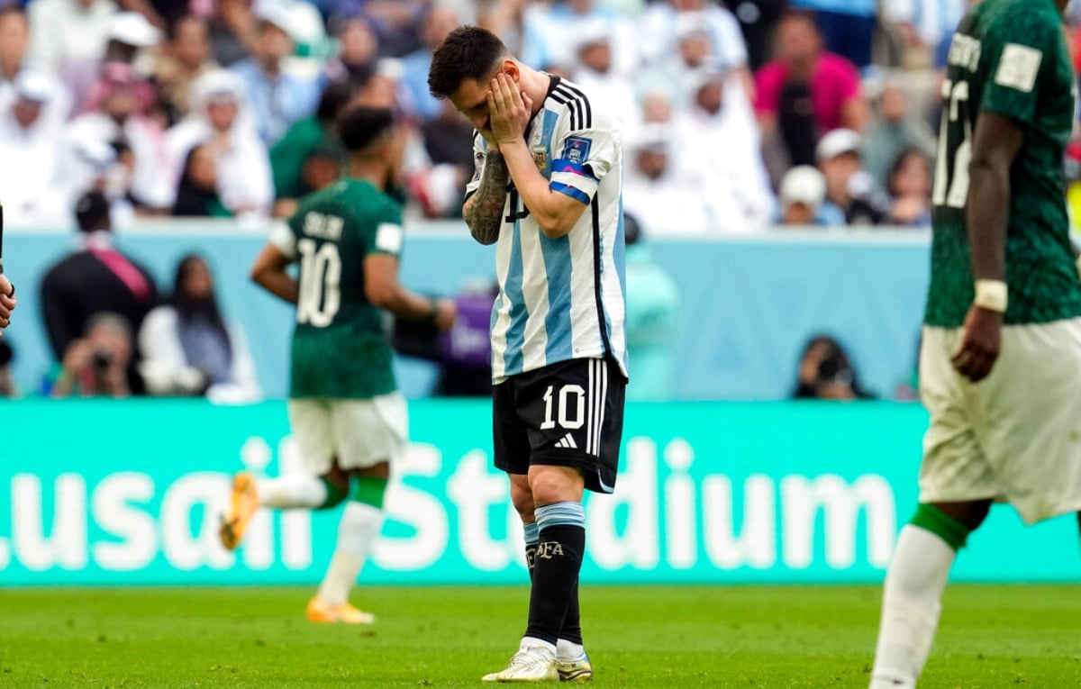 Lionel Messi llama «bobo» a jugador de Países Bajos