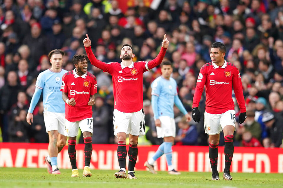 Manchester United supera a City