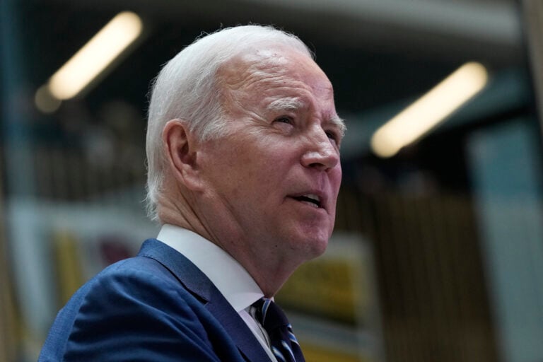 Biden y la primera dama presentan sus taxes y se revela cuánto dinero hicieron