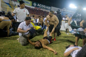Estampida deja 9 muertos
