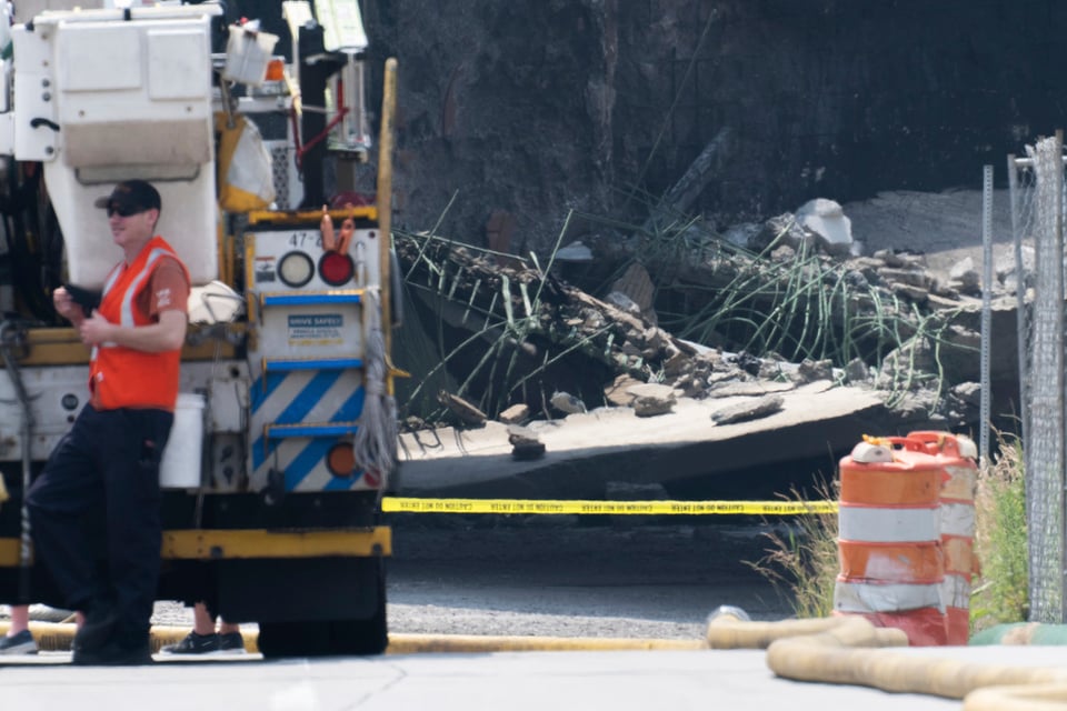 Major traffic problems after a section of the I-95 highway in Philadelphia collapsed