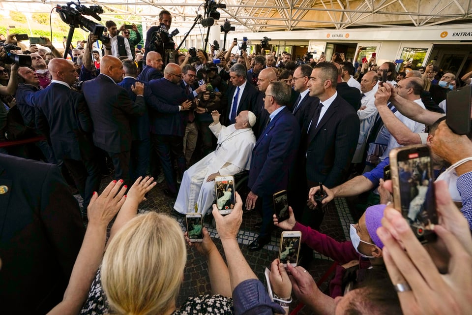 Se detuvo a rezar durante 10 minutos ante una imagen de la Virgen María