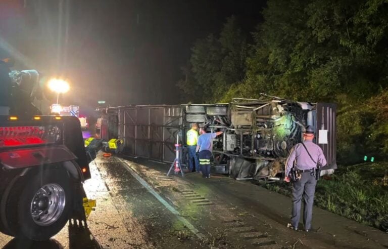 Mueren personas en Pensilvania luego de terrible choque en autopista