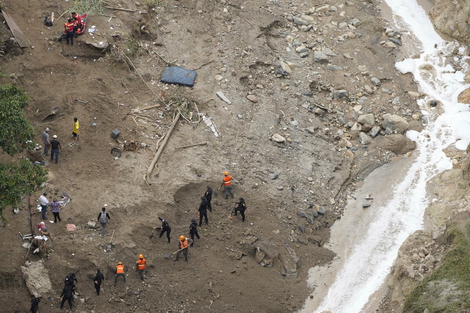 rescatistas, deslave, río, Guatemala, MundoNOW