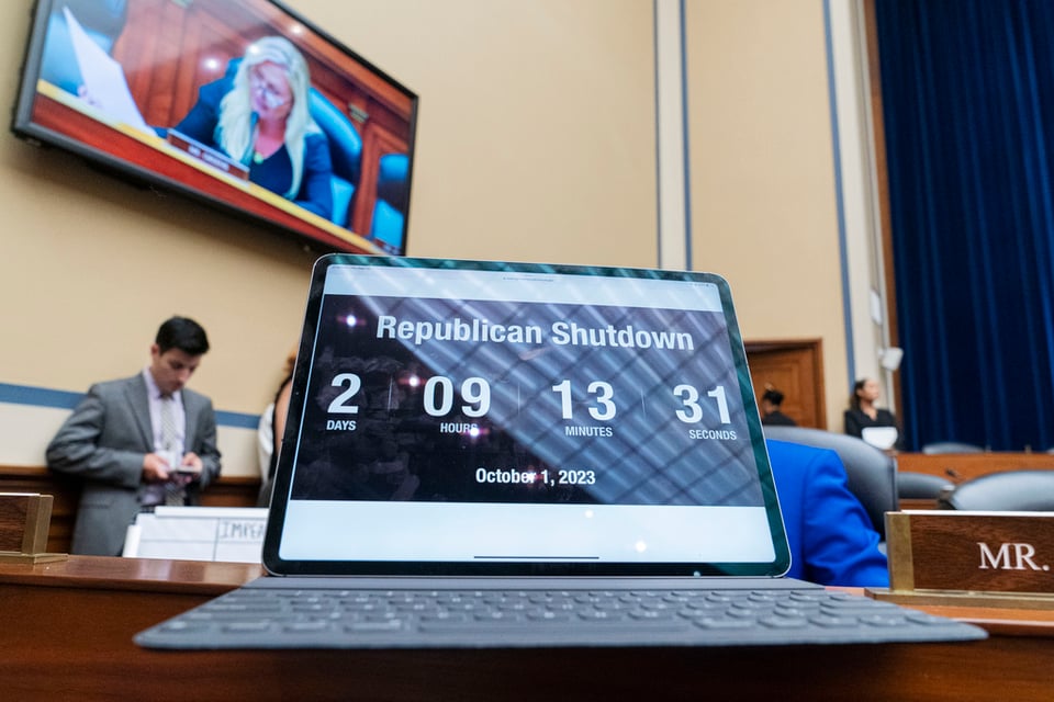 1 Octubre del 2023, cierre de gobierno, computadora, fecha límite, MundoNOW