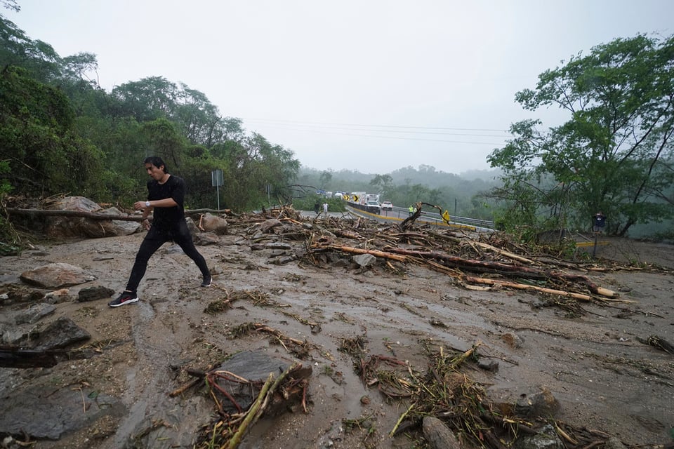Help, aid, supplies, death toll, natural disaster