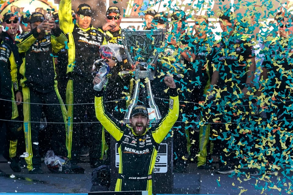 Ryan Blaney, nascar , celebra ,auto, motor