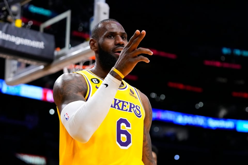 ¿Quién va tras el récord de puntos de LeBron James?