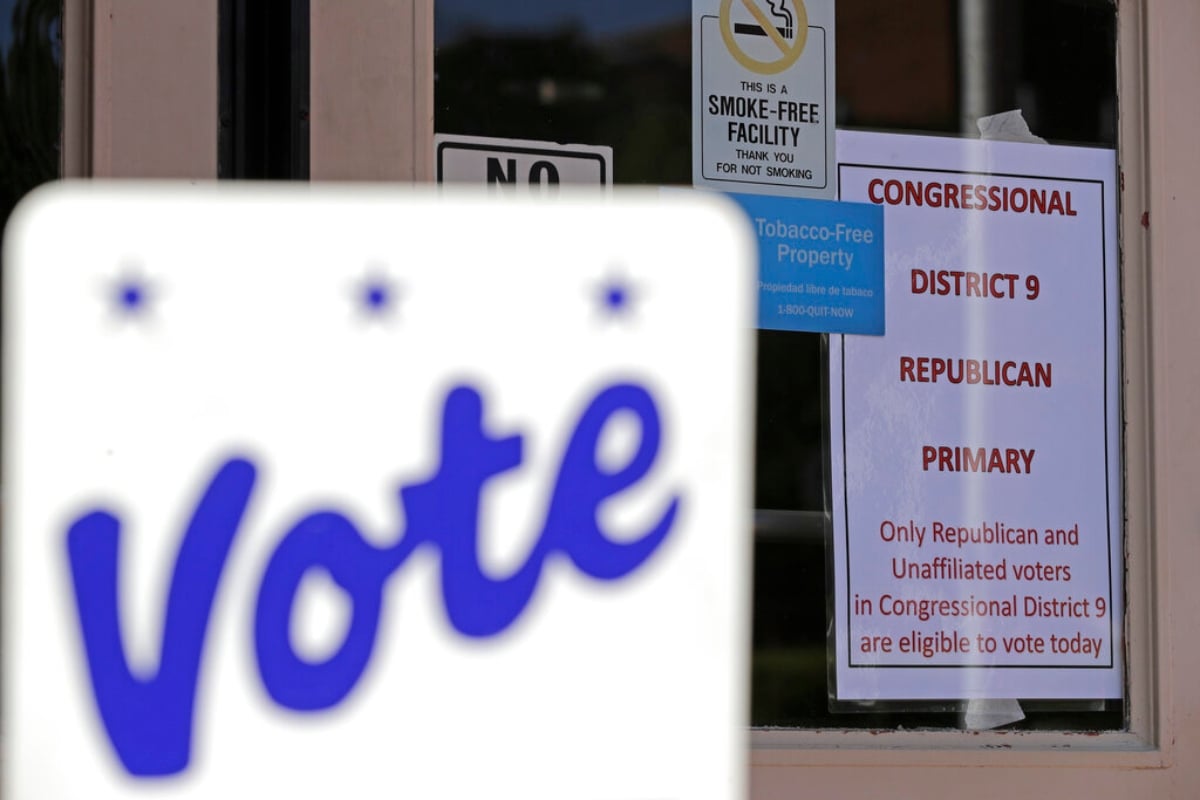 Republican activists in the US urge voters to wait until the last minute to cast their ballots