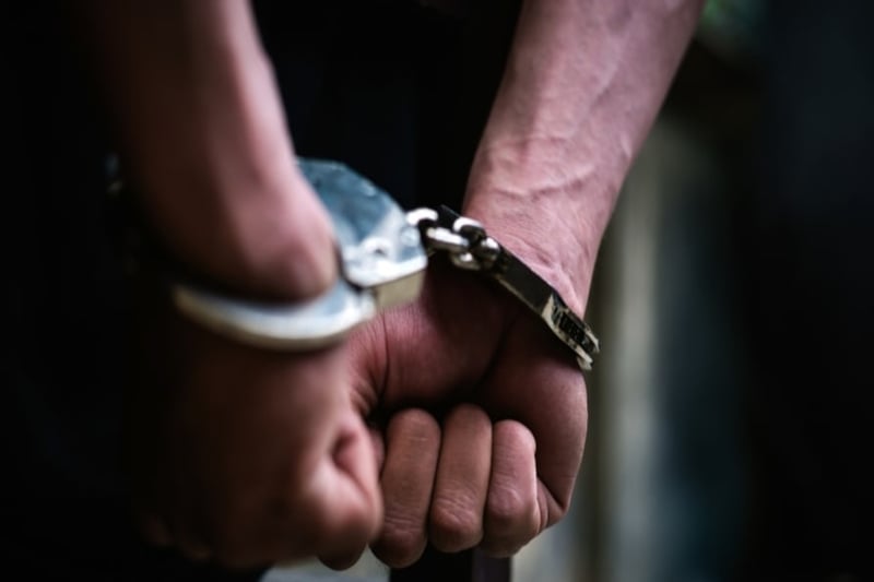 Crónica, policía, detenido, oficiales, cárcel