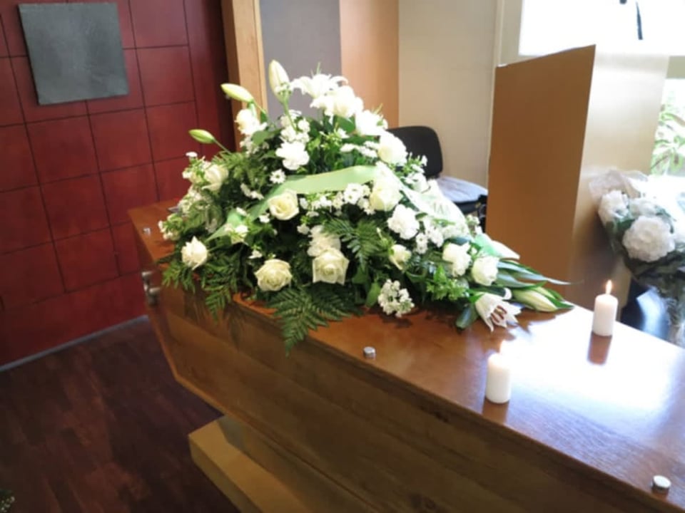 The moment when Sergio Gómez supposedly opened his eyes inside his coffin caught on tape (VIDEO)