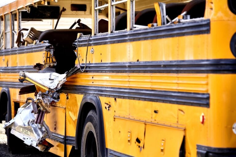 Al menos 10 estudiantes hospitalizados tras fatal accidente de autobús en Carolina del Sur