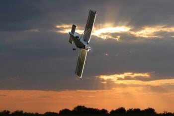 Avión se estrella California