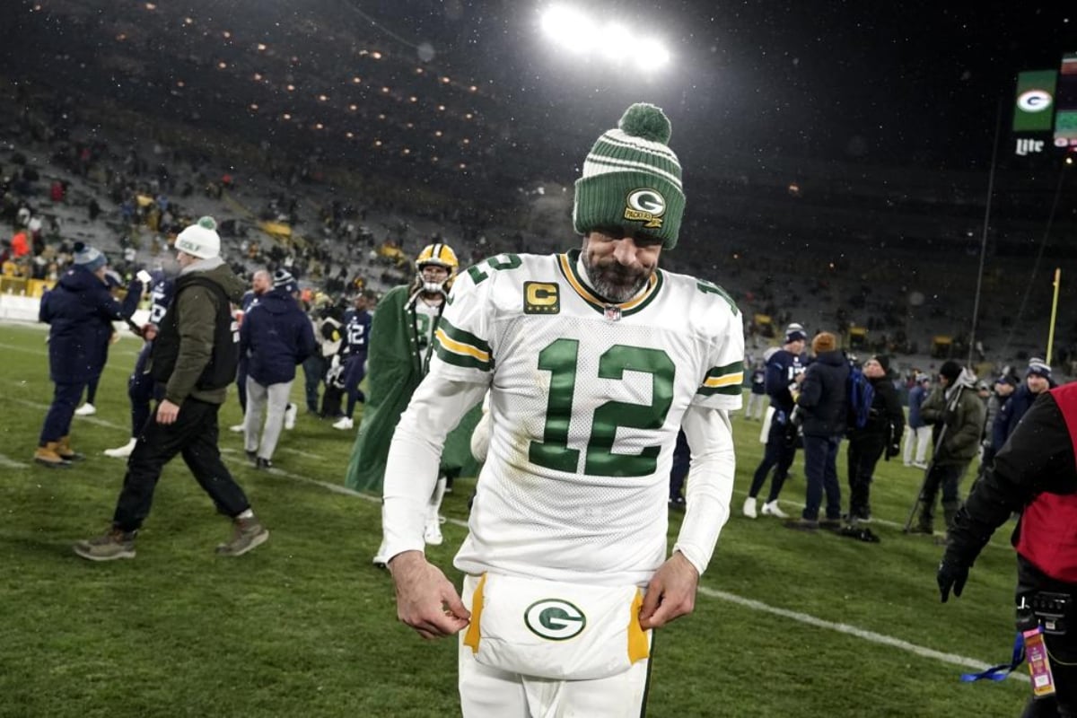 Aaron Rodgers confiesa que está jugando con el pulgar roto
