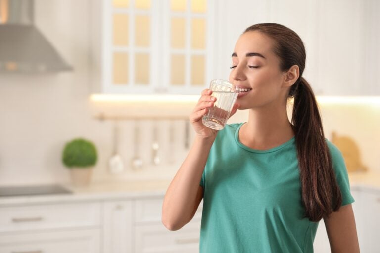 La magia del agua: Consigue todo lo que quieres con sólo un vaso y esta técnica