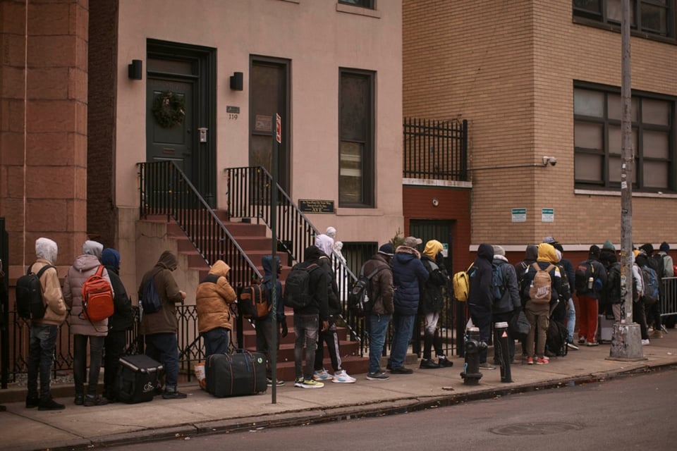 Nueva York suspenderá ‘derecho a albergue’ a migrantes después de 30 días