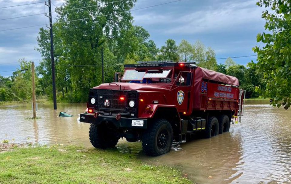 Departamento de Bomberos de Houston, inundaciones, lluvias torrenciales, Texas, MundoNOW