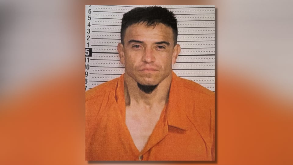 Crónica: Automovilista latino se creía policía, pero se le cayó el ‘teatrito’