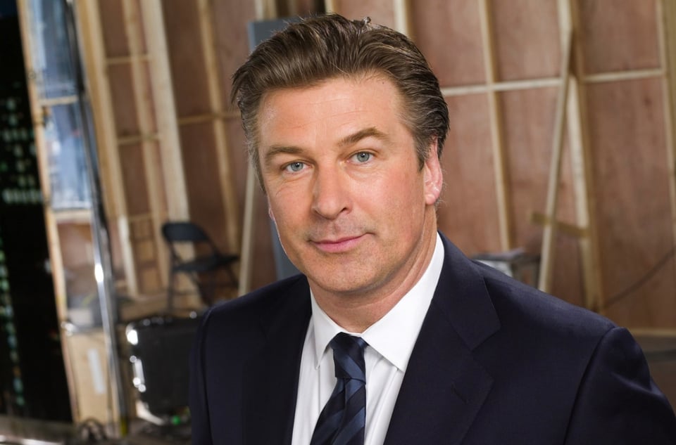 ¡Mala noticia! Confirman que Alec Baldwin sí apretó el gatillo durante tragedia en el set