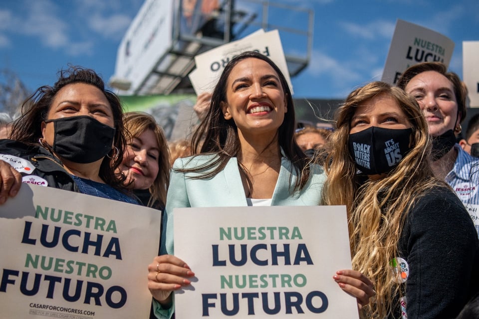 Mujeres líderes latinas, carrera de Alexandria Ocasio-Cortez, AOC, EEUU, MundoNOW